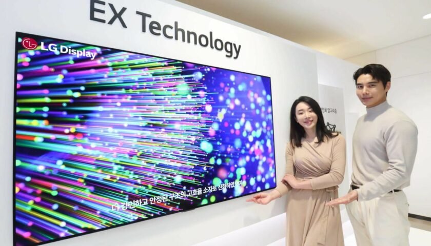 LG OLED EX displayer