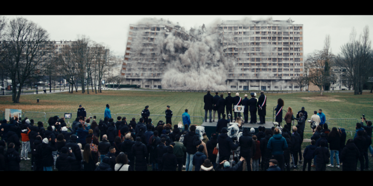 Οι Παρείσακτοι - displayer.gr