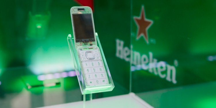 Η Heineken® παρουσιάζει το Boring Phone 