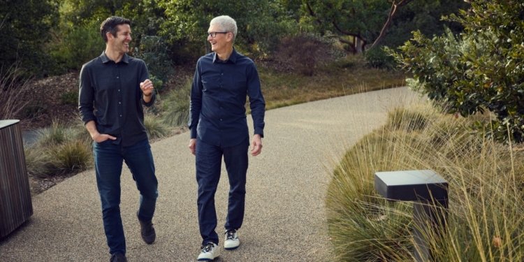 Ο Tim Cook αποχωρεί από CEO της Apple – Νέος CEO ο John Ternus